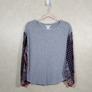 04500 Sundance Gray waffle weave Top with Sheer Paisley Sleeves S